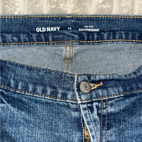 Old Navy Mid-Rise Boyfriend Straight Ripped Cut-Off Jeans • Size 14 - Picture 9 of 12